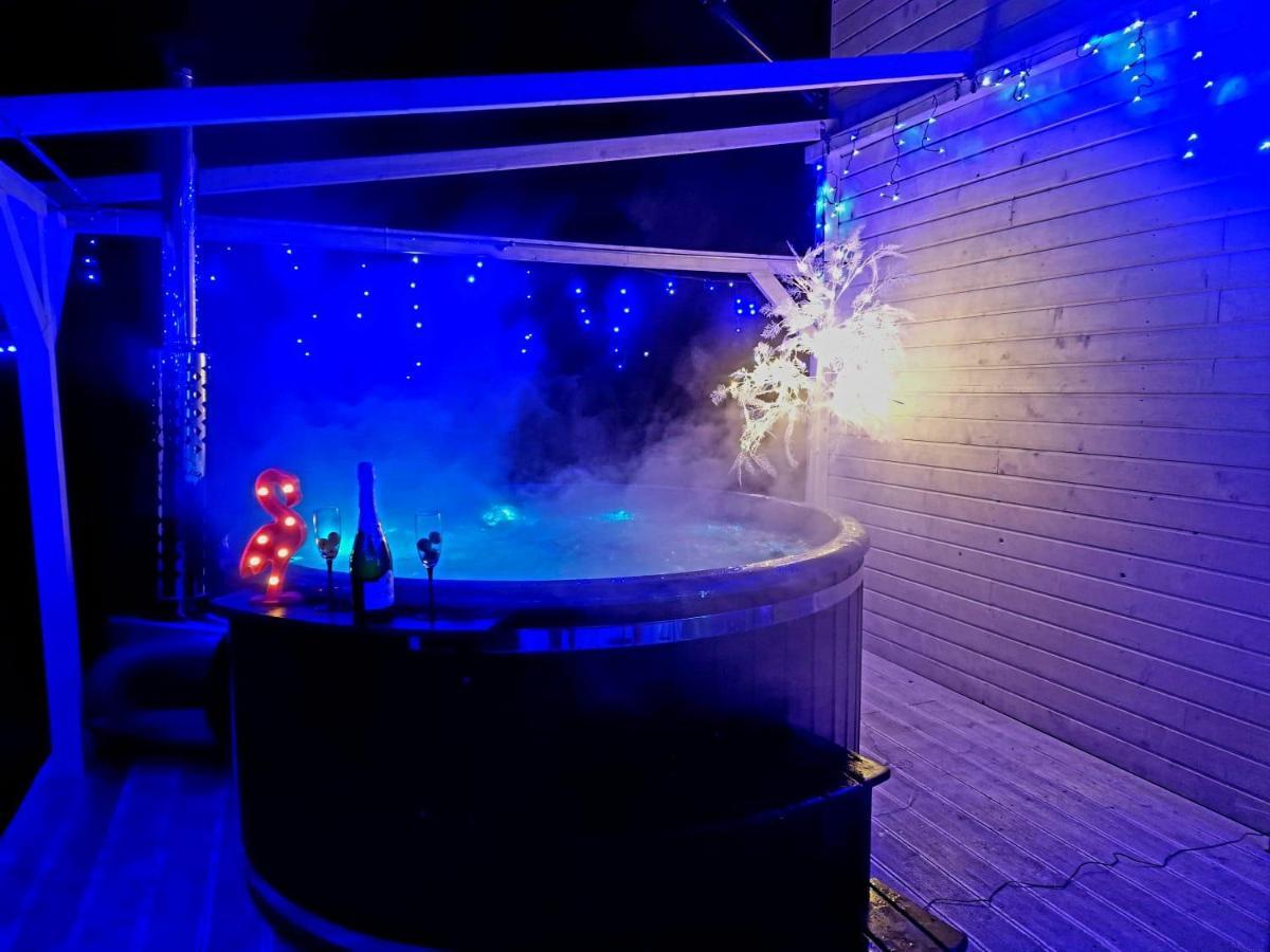Diamenty Baltyku Domki Wakacyjne Balia Z Jacuzzi Mielenko Exteriér fotografie